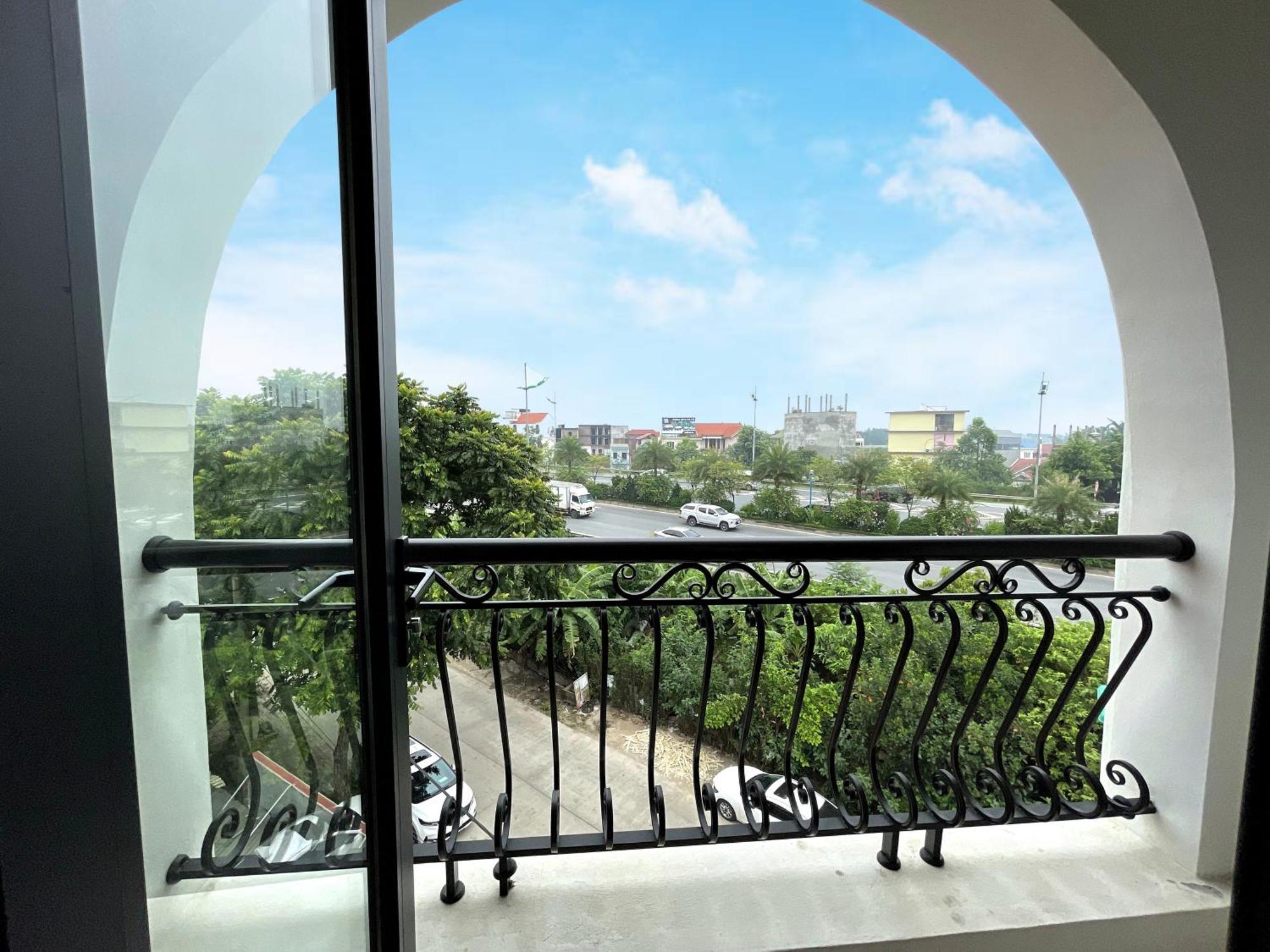 Chemi Noi Bai Airport Hotel & Travel Hanoi Exterior foto